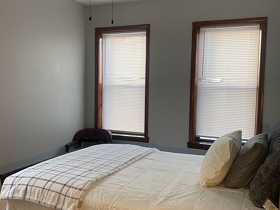 5th image of 90 Williams Ave #1