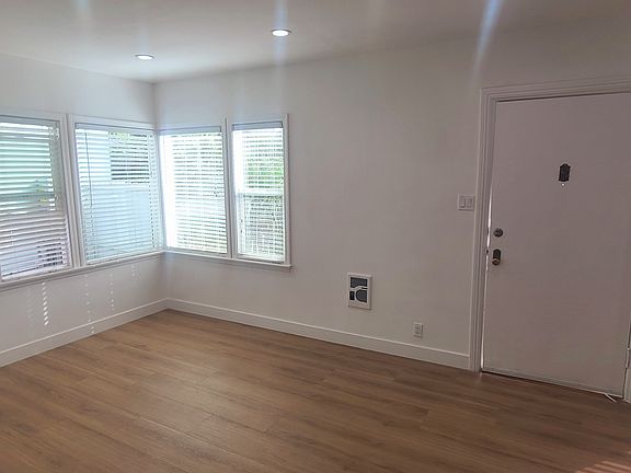 2nd image of 2130 Linden Ave #2130