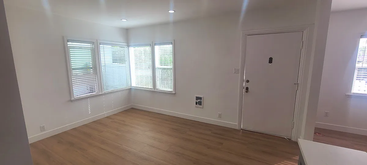 Building Photo - 2130 Linden Ave #2130