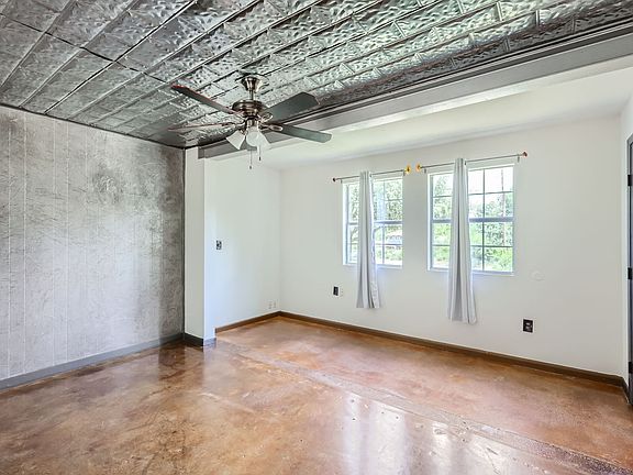 5th image of 903 Aurora Cir #A