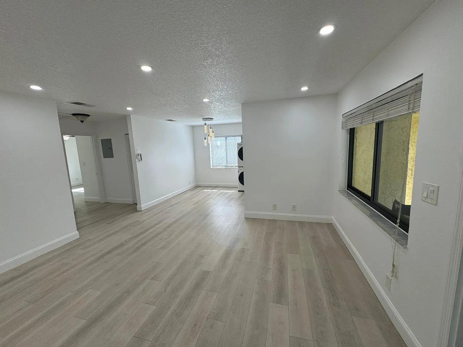 $2,050 11660 NW 45th ST # 1-4 — Photo 4