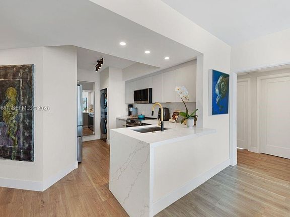 4th image of 335 Biscayne Blvd #3012