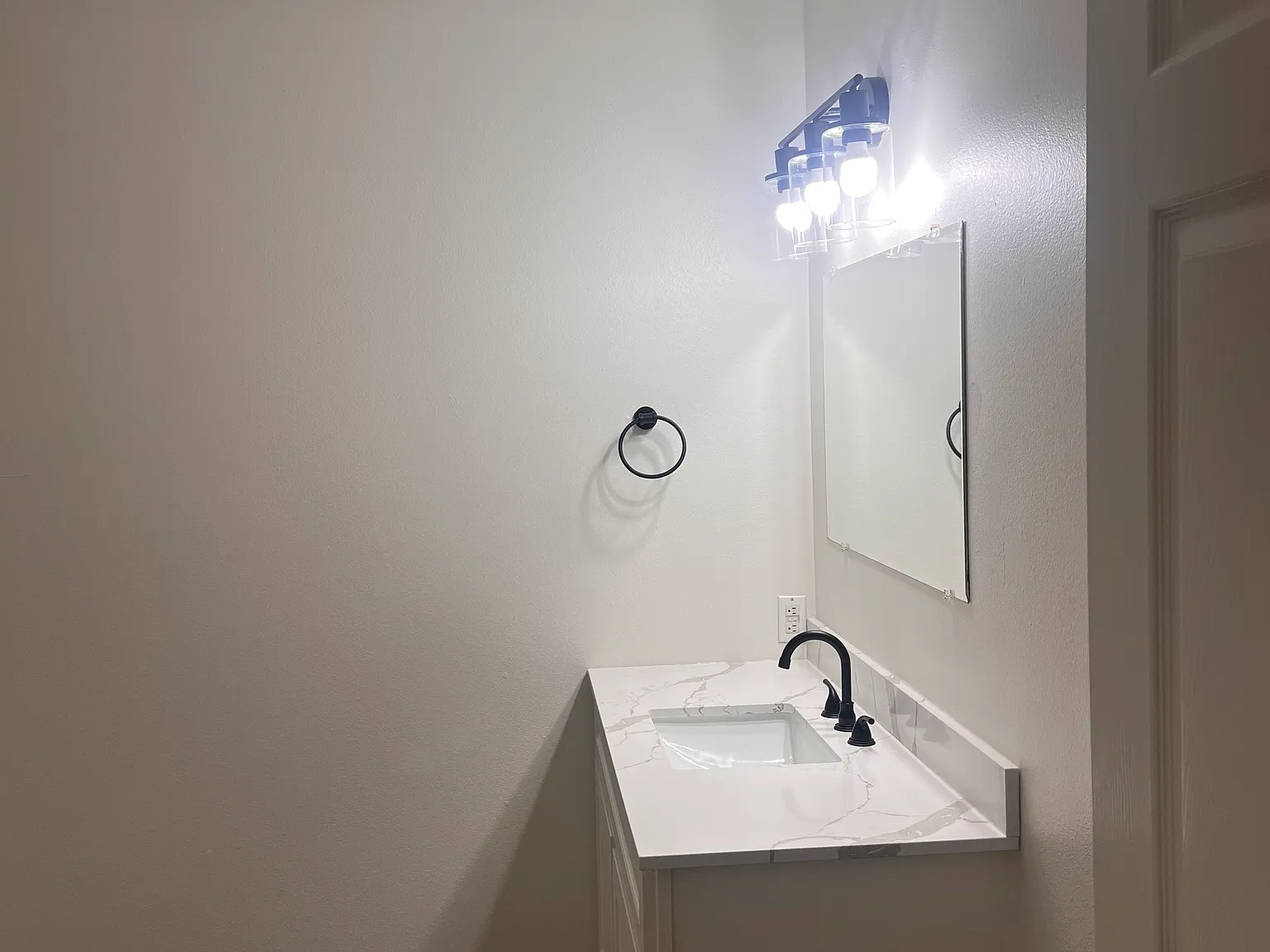 2 bed, 1040 sqft, $1,000 — Photo 1