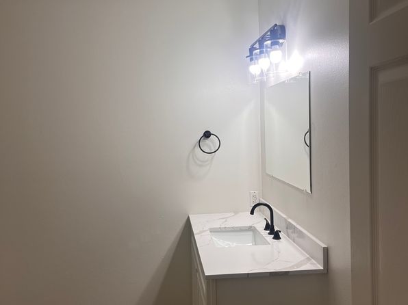 1000 N Red St APT 16