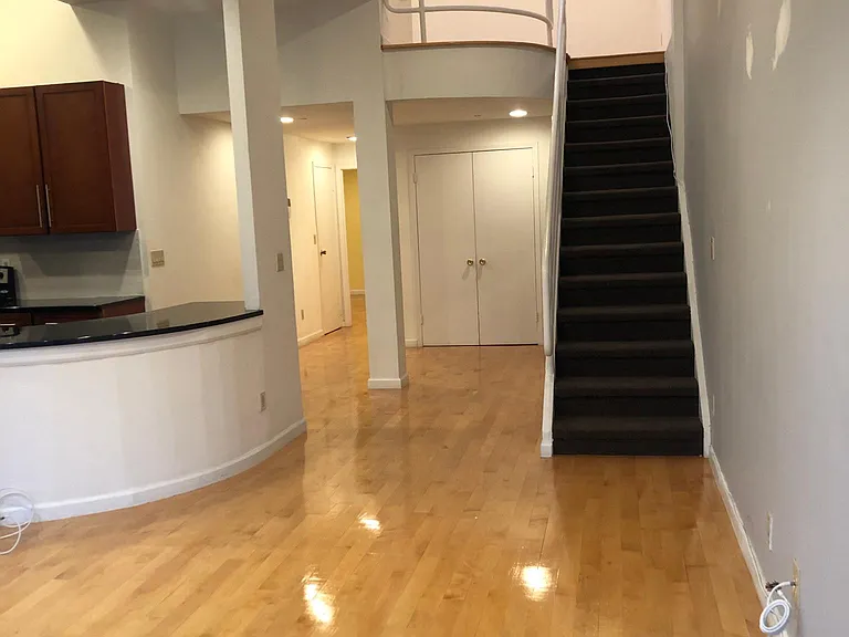 237 Great Neck Rd #4B — Photo 1
