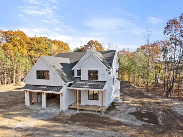 28 Chestnut St, Hudson, MA 01749