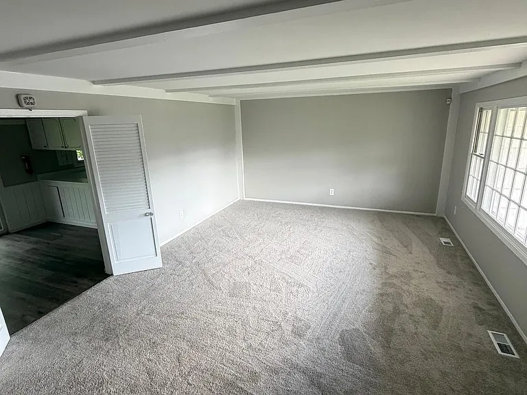 111 Edge Ln — Photo 5