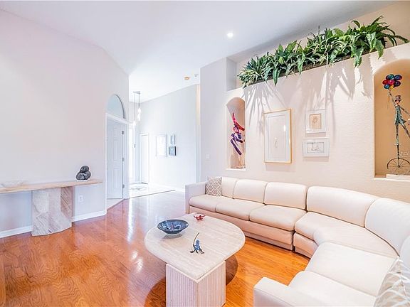 5th image of 10765 Banfield Dr