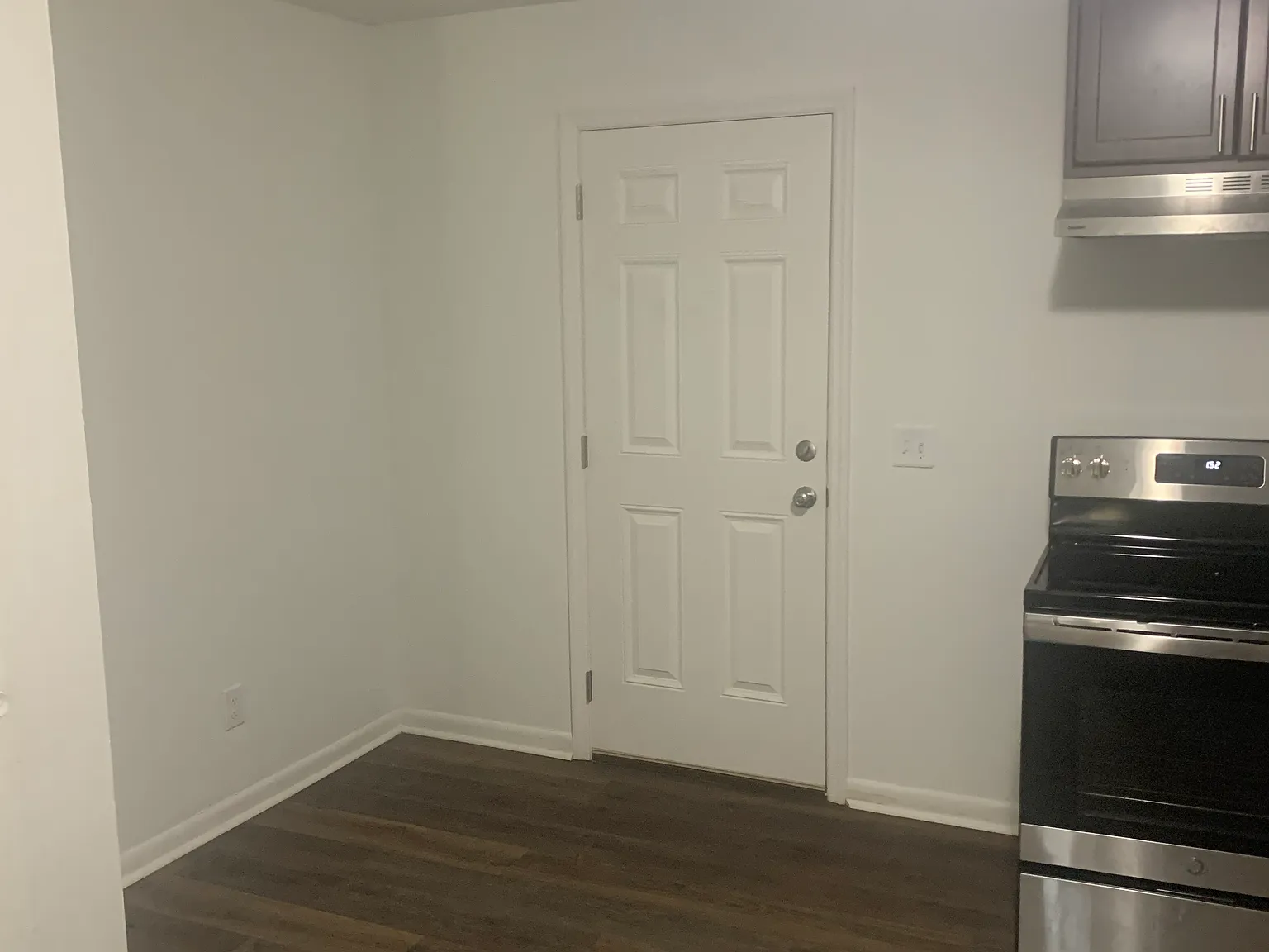 2 bed, 968 sqft, $1,200 — Photo 1