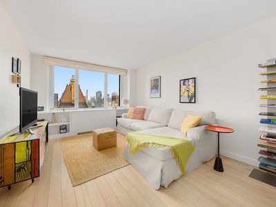 322 W 57th St APT 32F1, New York, NY, 10019