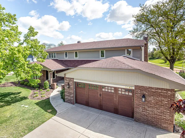 6645 Wedgewood Ln, Willowbrook, IL 60527