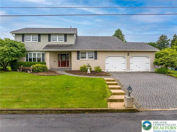 637 Green St N, Catasauqua, PA 18032