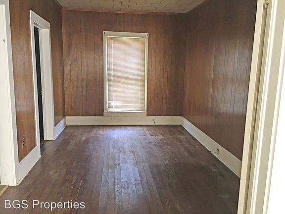 2nd image of 1225 Woodlawn Ave