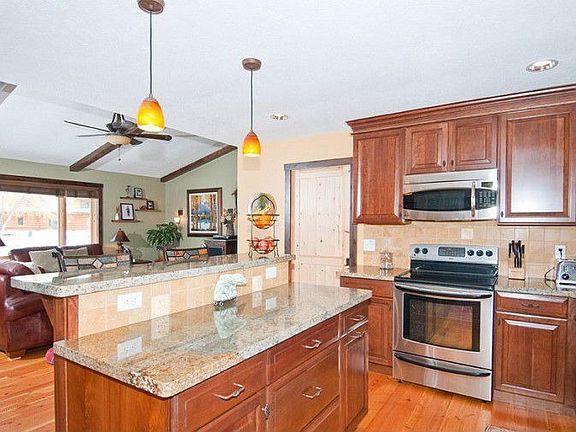 4th image of 1520 W Percheron Dr