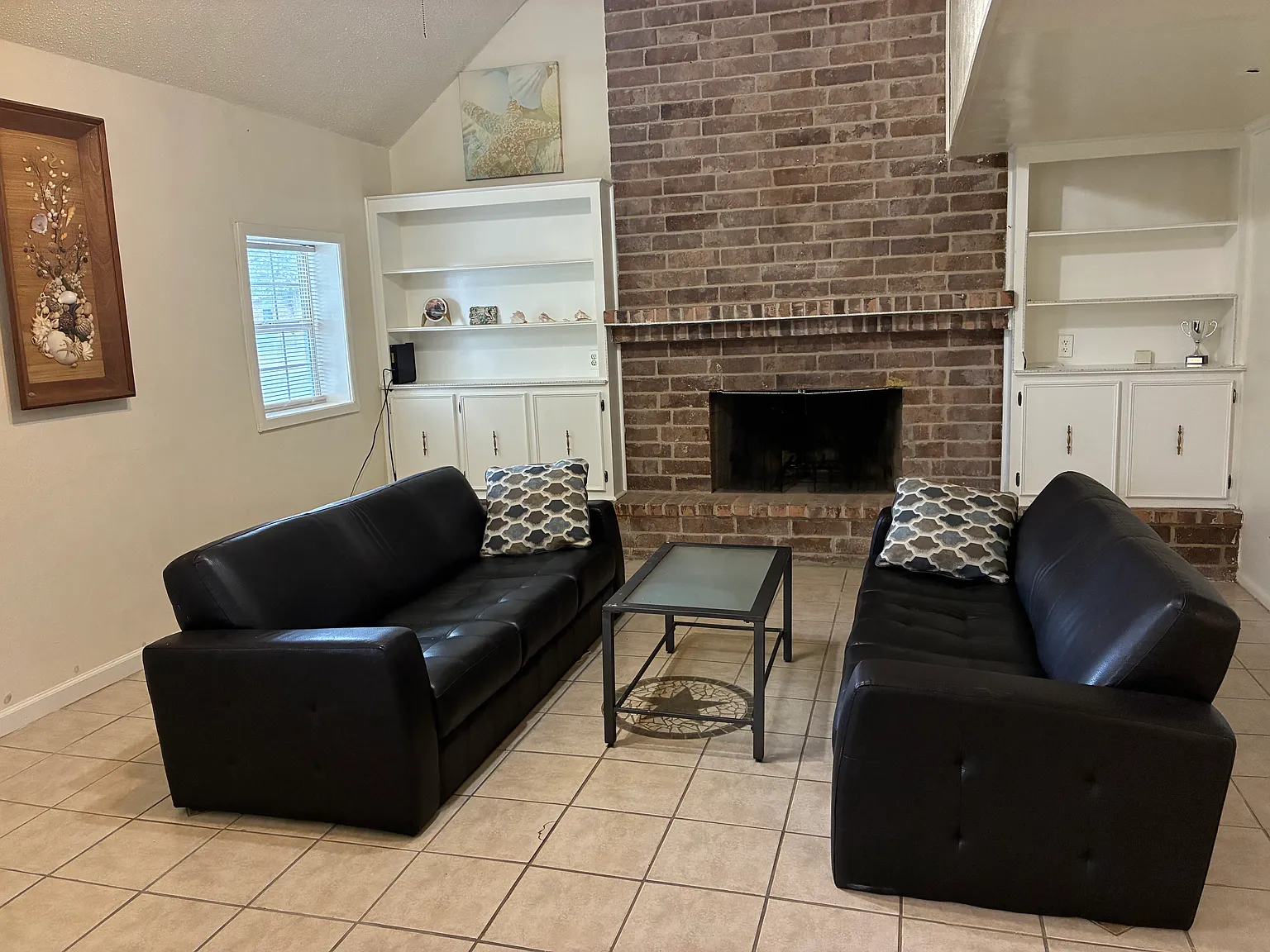 3 bed, 1349 sqft, $2,200 — Photo 3