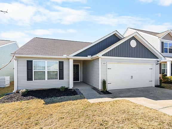 3rd image of 1323 Clemons Ln