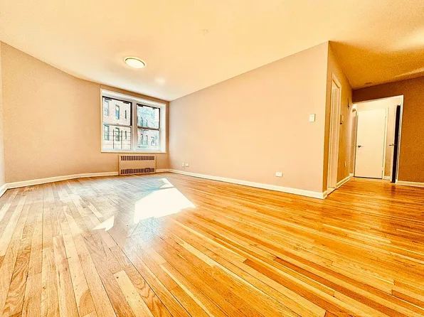 90-10 34th Ave APT 2F, Queens, NY 11372