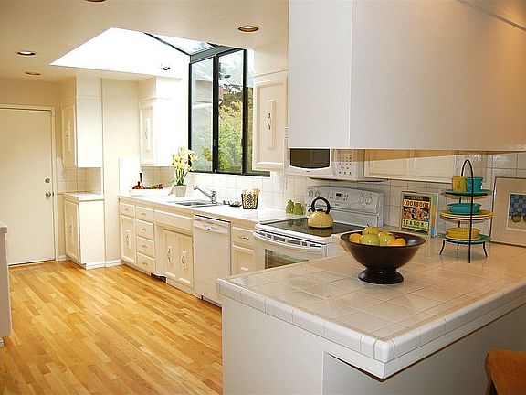 Light & Bright Kitchen