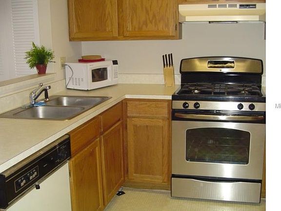 2nd image of 713 Magnolia Pl