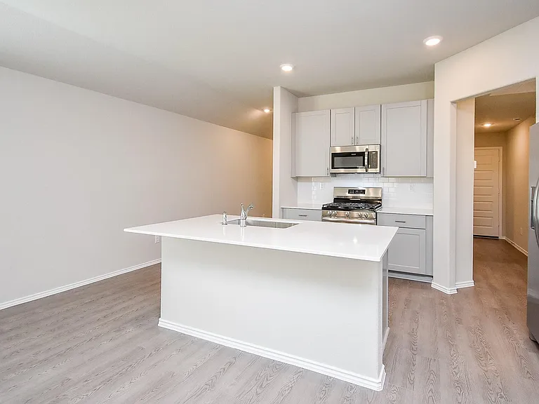 8006 Camphor Ct — Photo 8
