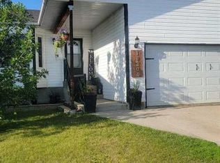 10204 S Chinchaga Dr, High Level, AB T0H 1Z0