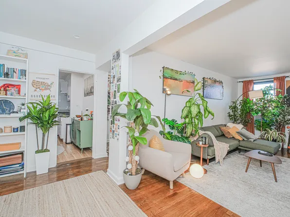 2140 Knapp Street image 7 of 21