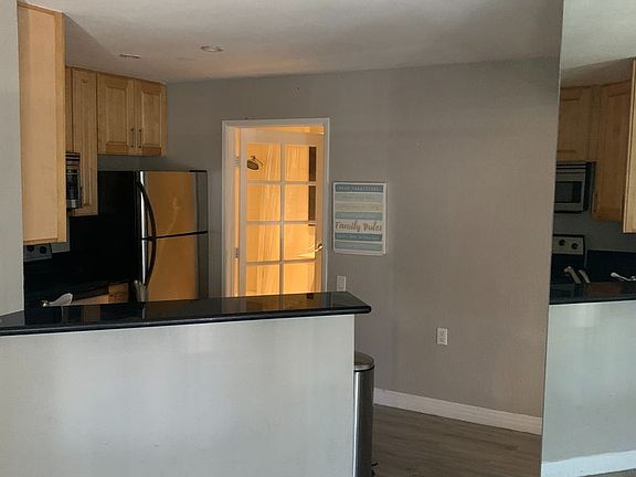 5th image of 450 Elm Dr Unit 106