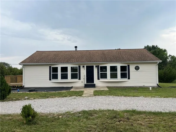 10 Nebraska Dr, Linn Valley, KS 66040