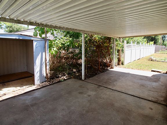 4th image of 1120 S Emporia St