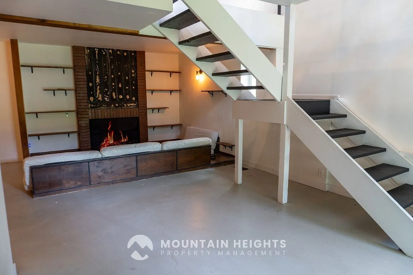 4 bed, 3.0 bath, 2500 sqft, $4,200 — Photo 4