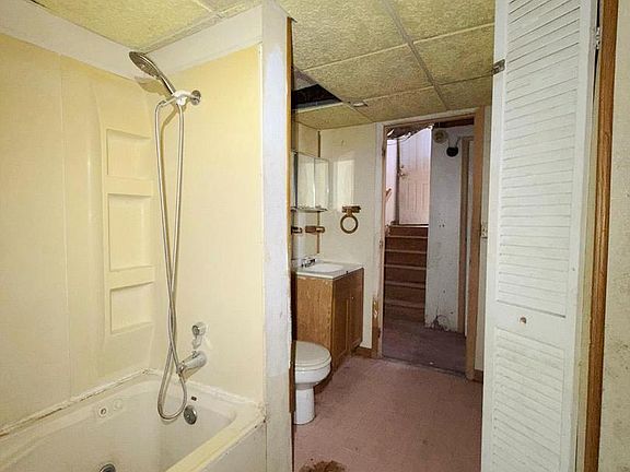 17th image of 1709 Emerson Ave