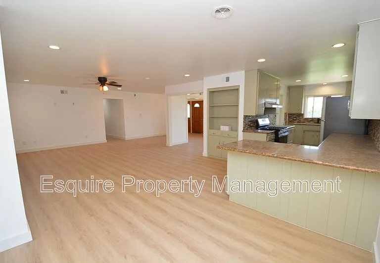 13515 W Telegraph Rd — Photo 7
