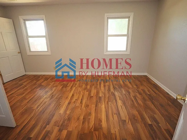 515 E Brumfield Ave — Photo 17