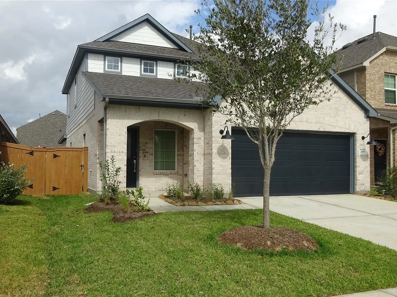 4 bed, 2434 sqft, $3,200 — Photo 3