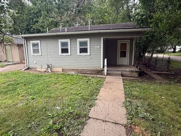 1003 SE 26th St, Topeka, KS 66605