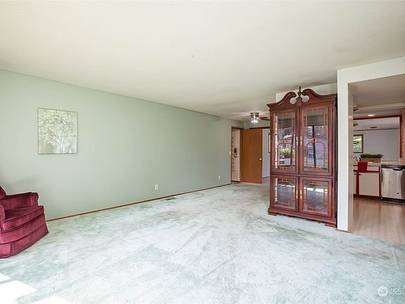 2nd image of 2125 Elm Street SE