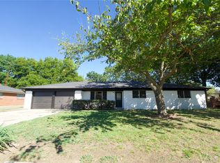404 Hillside Dr, Gainesville, TX 76240