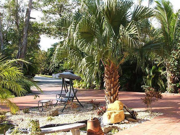 Huge circular drive with fountain and lush landscape
