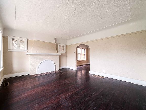 4th image of 17195 Northlawn St