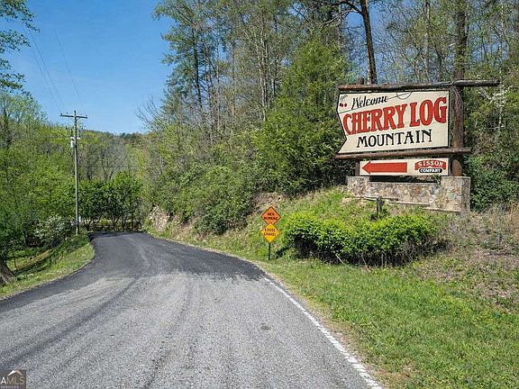 3rd image of 94 Cherry Lake Ct