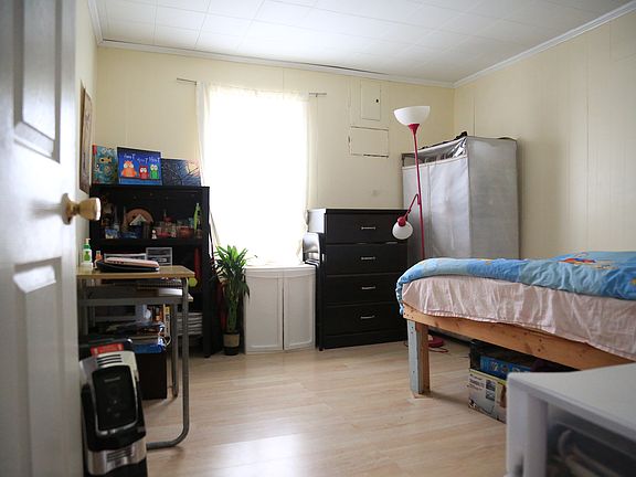3rd image of 808 Avenue D
