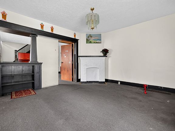 4th image of 3025 E Michigan St