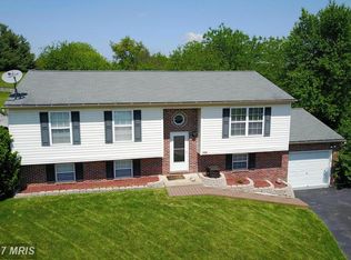 1209 Fairway Dr, Westminster, MD 21158