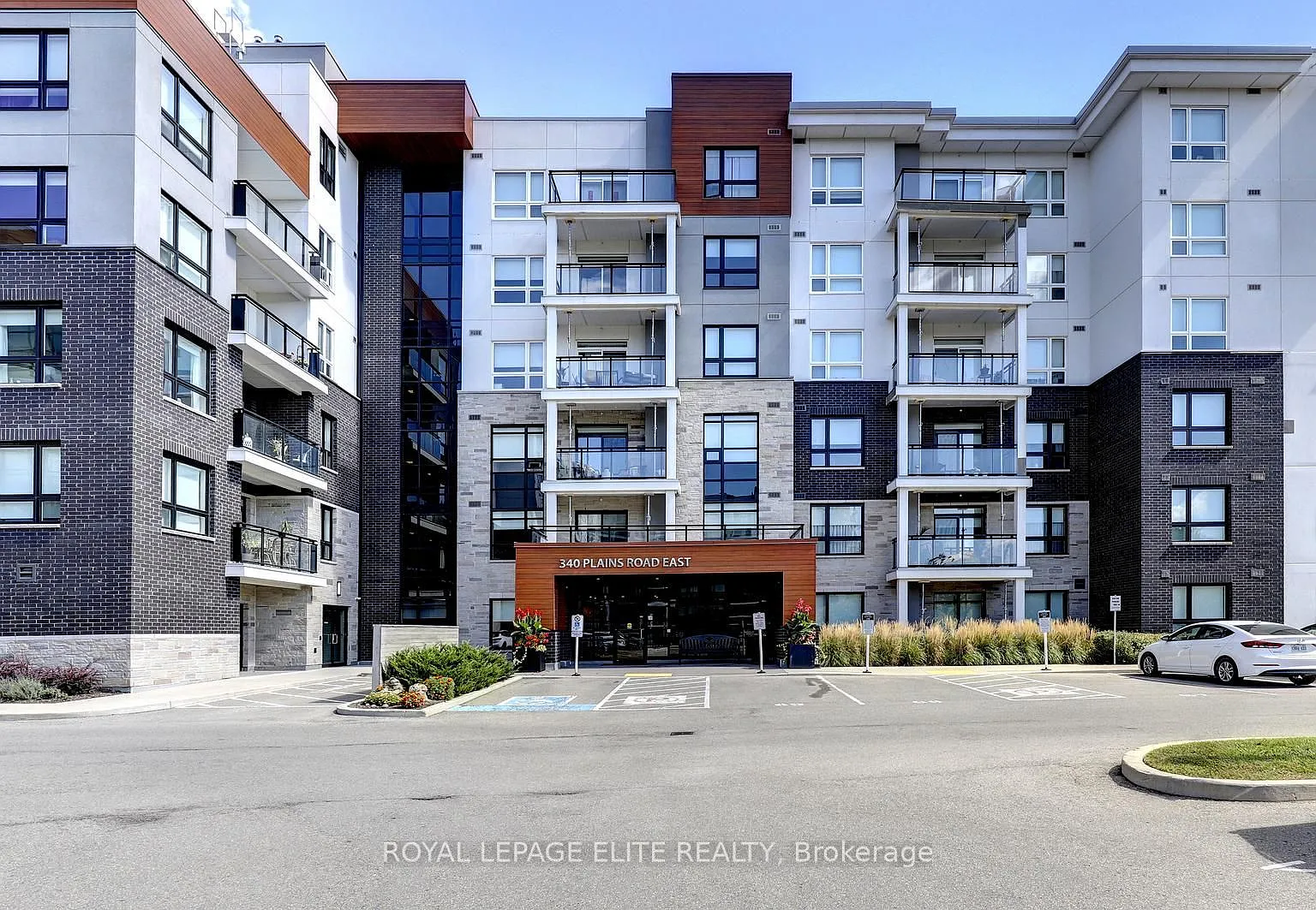2 bed, $2,400 — Photo 1