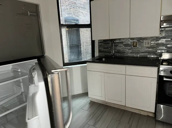 965 Columbus Avenue image 3 of 10