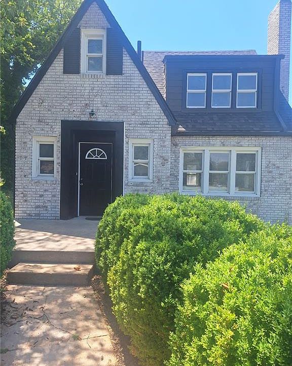 2nd image of 2524 N Cherry St