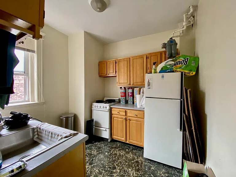 100 Queensberry St #17 — Photo 4