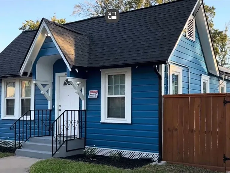 628 King St — Photo 2