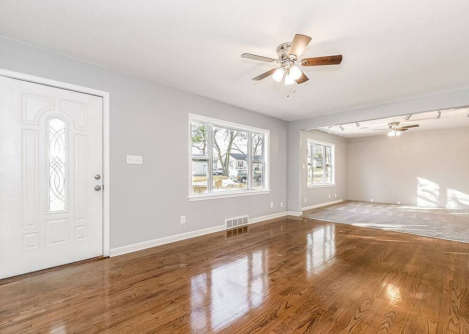 2nd image of 11202 W 69th St