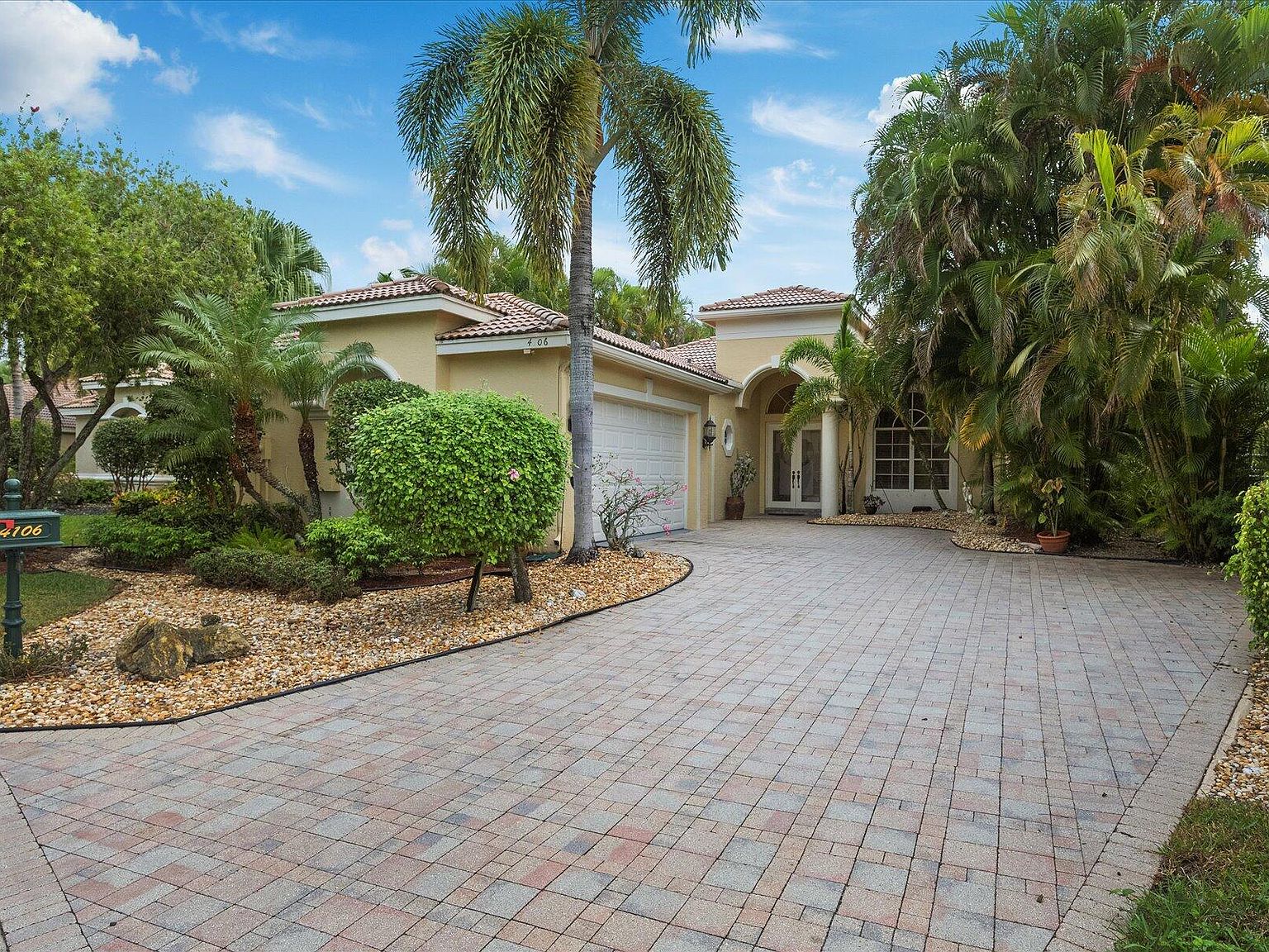 4106 Manchester Lake Dr